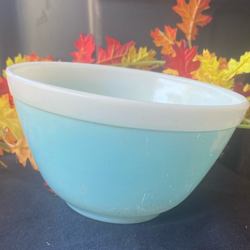 Vintage Pyrex bakeware - Picture 6 of 16